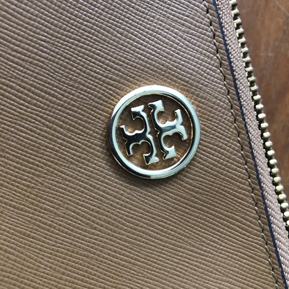 Tory Burch clutch/wallet. - Picture 7 of 8